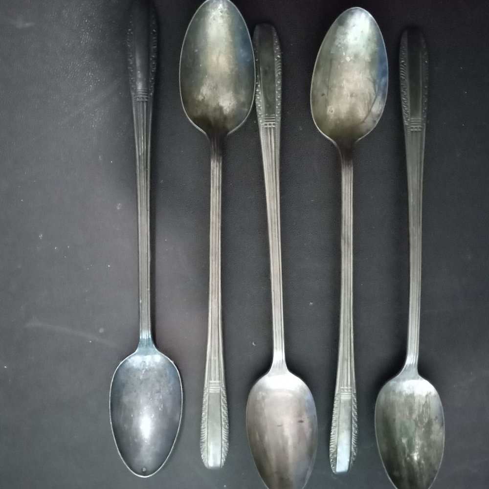 Set silverplated flatware silverware 5 long tea spoons Wallace Brothers
